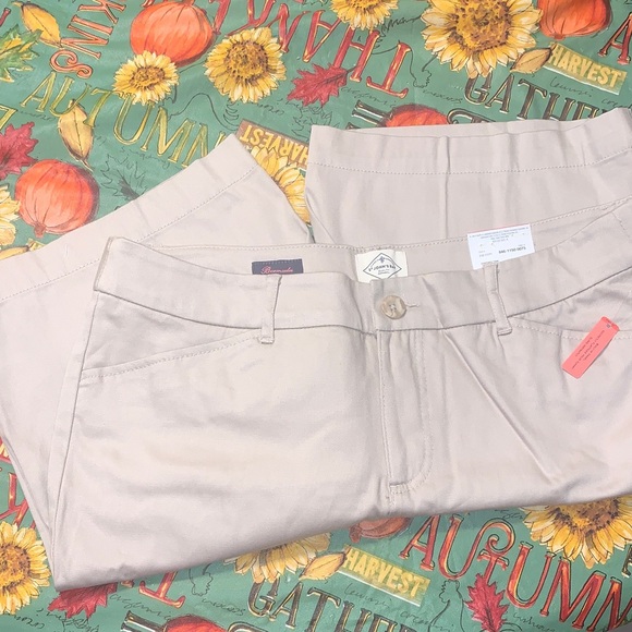 NWT St. John's Bay Women’s Bermuda Classic Fit -Tan Secretly Slender Size 14 - Picture 3 of 8